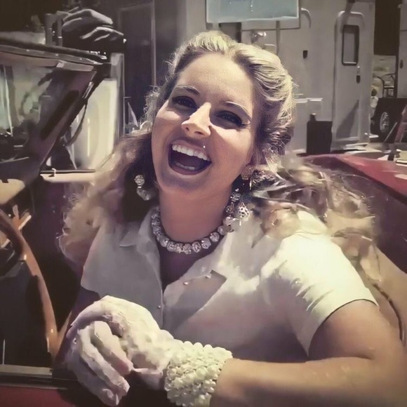 Meet your Posher, Zoe - Picture 1 of 1